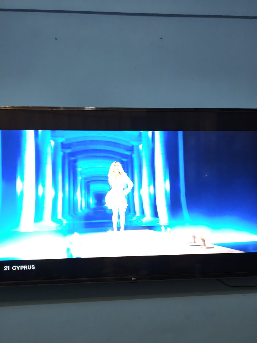 ozilea_ast's tweet photo. #Eurovisión2026 no vayas hacia la luz versión Bollywood 🙄 https://t.co/Ze2fzxjorp