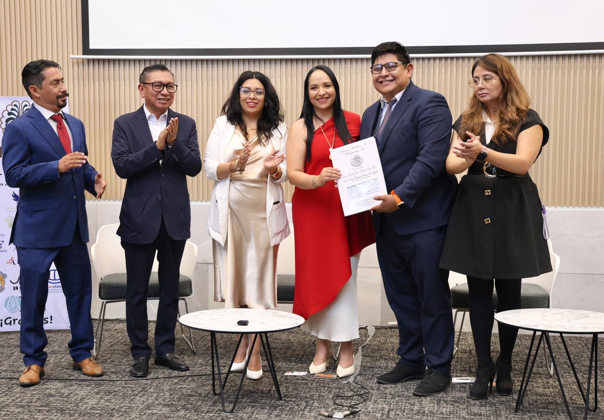 LizSanchezSM's tweet photo. ✨ Tuve la oportunidad de asistir al 1er Aniversario de ICDEA Puebla, un espacio increíble donde convergen ideas, innovación y compromiso ciudadano para impulsar el desarrollo estratégico y sustentable de Puebla. 🧠🌱

Fue muy inspirador escuchar iniciativas enfocadas en medio ambiente, ciencia de datos, salud y colaboración entre distintos sectores, además de conectar con personas que están trabajando para generar un impacto positivo en nuestro bello estado. 

Agradezco la invitación de Emmanuel Balderas, presidente de ICDEA, y la apertura de amigo diputado @JLuis_Figueroa para hacer posible este importante encuentro de diálogo y colaboración. 

También fue un gusto coincidir con la diputada @Magda_NunezM en un espacio dedicado a construir ideas y alianzas en favor de #Puebla.