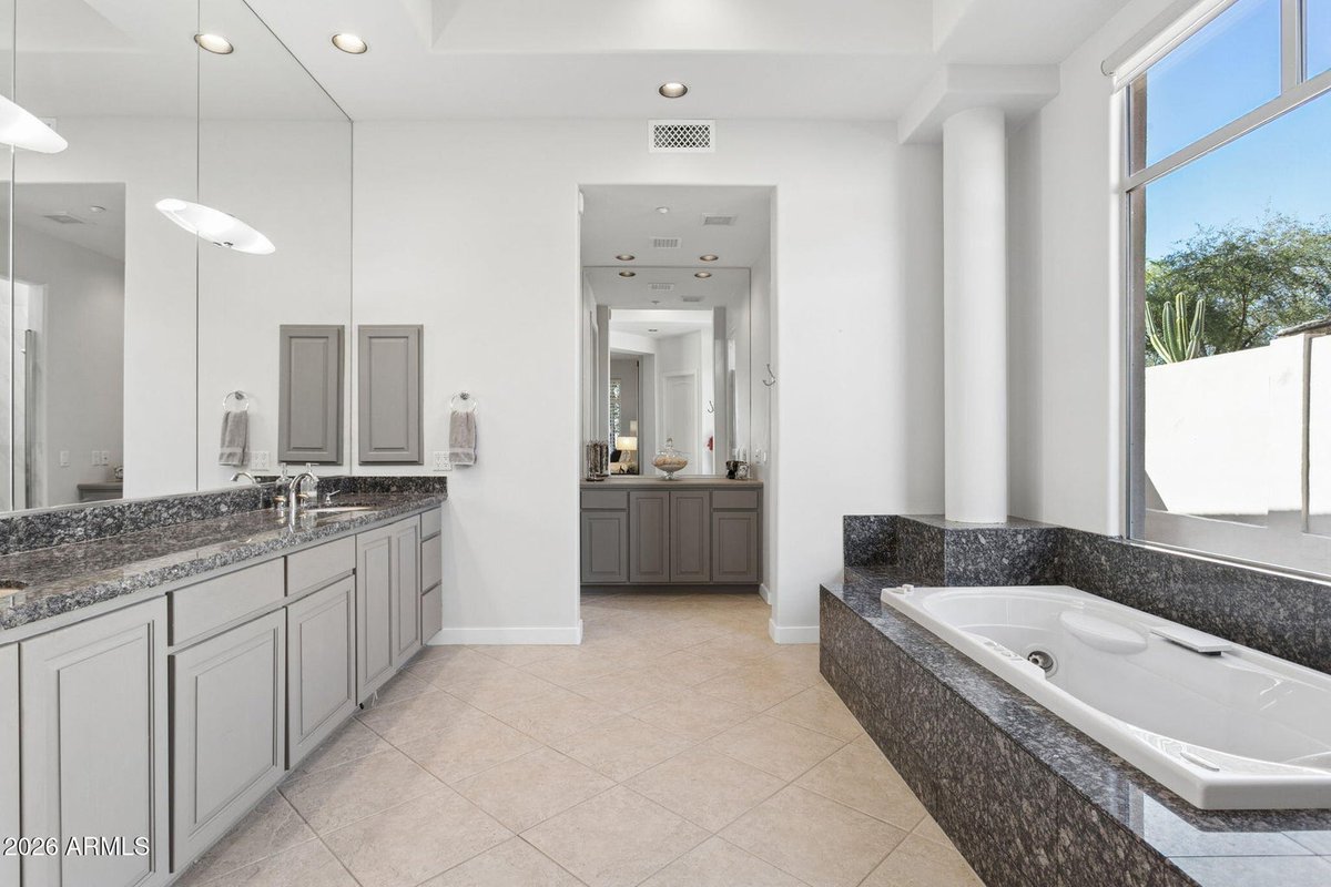 GolfHomeLiving's tweet photo. Perfectly positioned on the 4th fairway of Grayhawk’s Raptor Retreat, this home captures sweeping golf course and McDowell Mountain views.

- 4 beds + den / 3.5 baths

DM @golfcoursehomes to experience it in person.

Listed by: Keller Williams Arizona Realty https://t.co/4jht2cx1LN