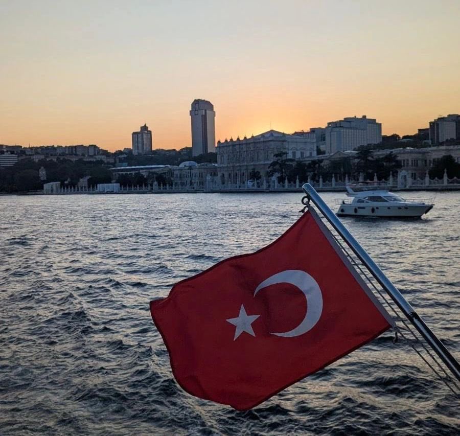urfavvabla's tweet photo. Dünyanın en güzel manzarası ve süzer plaza… https://t.co/stiR71M9KD