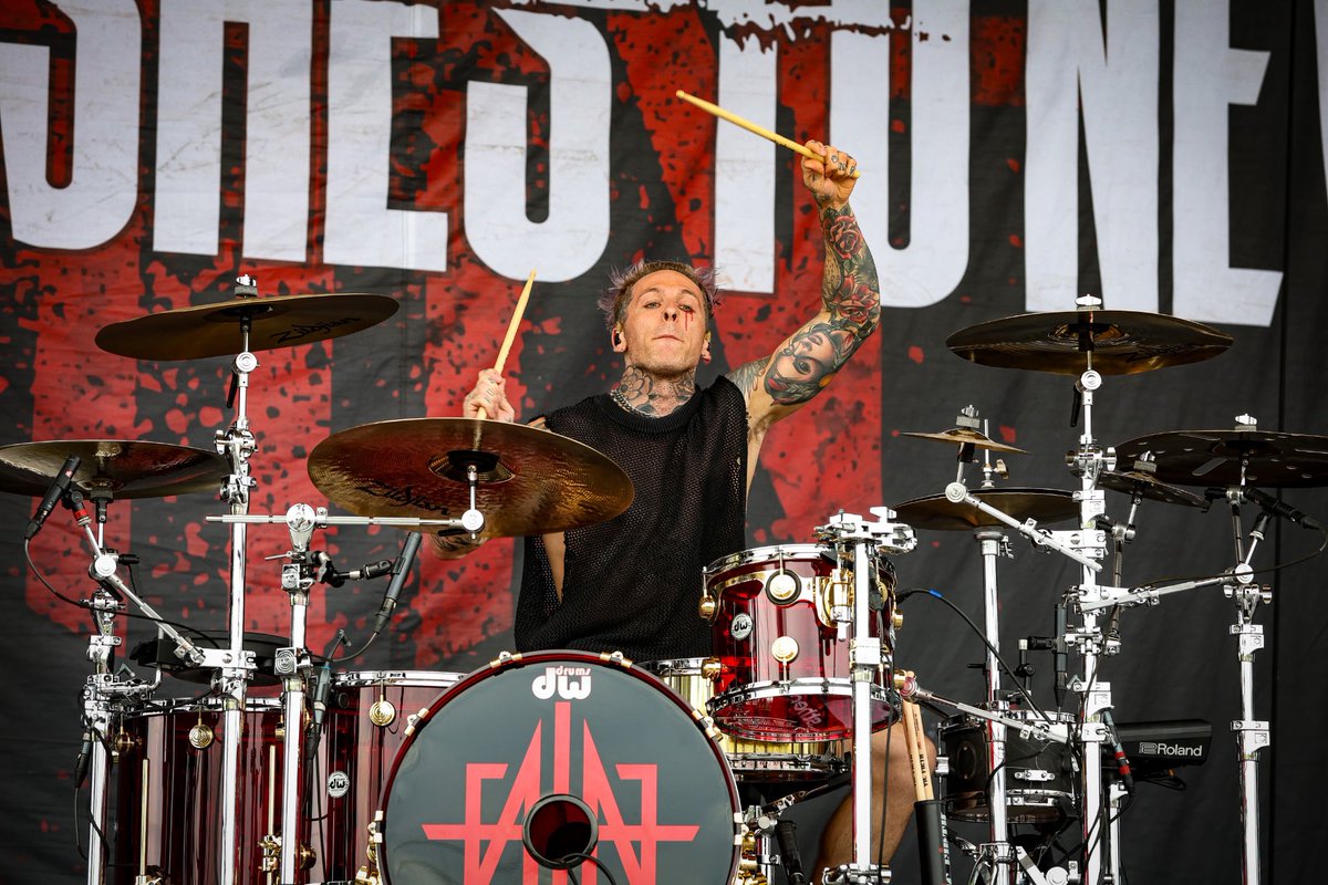 1057thePoint's tweet photo. FROM ASHES TO NEW live at #Pointfest!
- - -
📷 courtesy of @bluemagephoto https://t.co/vNhxqS1ATO