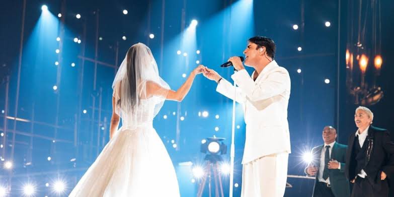 Cinguetterai's tweet photo. La sposa che entra dalla navata centrale e la gonna che diventa la bandiera dell’Italia mi ammazza

#Eurovision2026 #Eurovision #ESCITA #ESC2026 https://t.co/HgFOJbF2jV