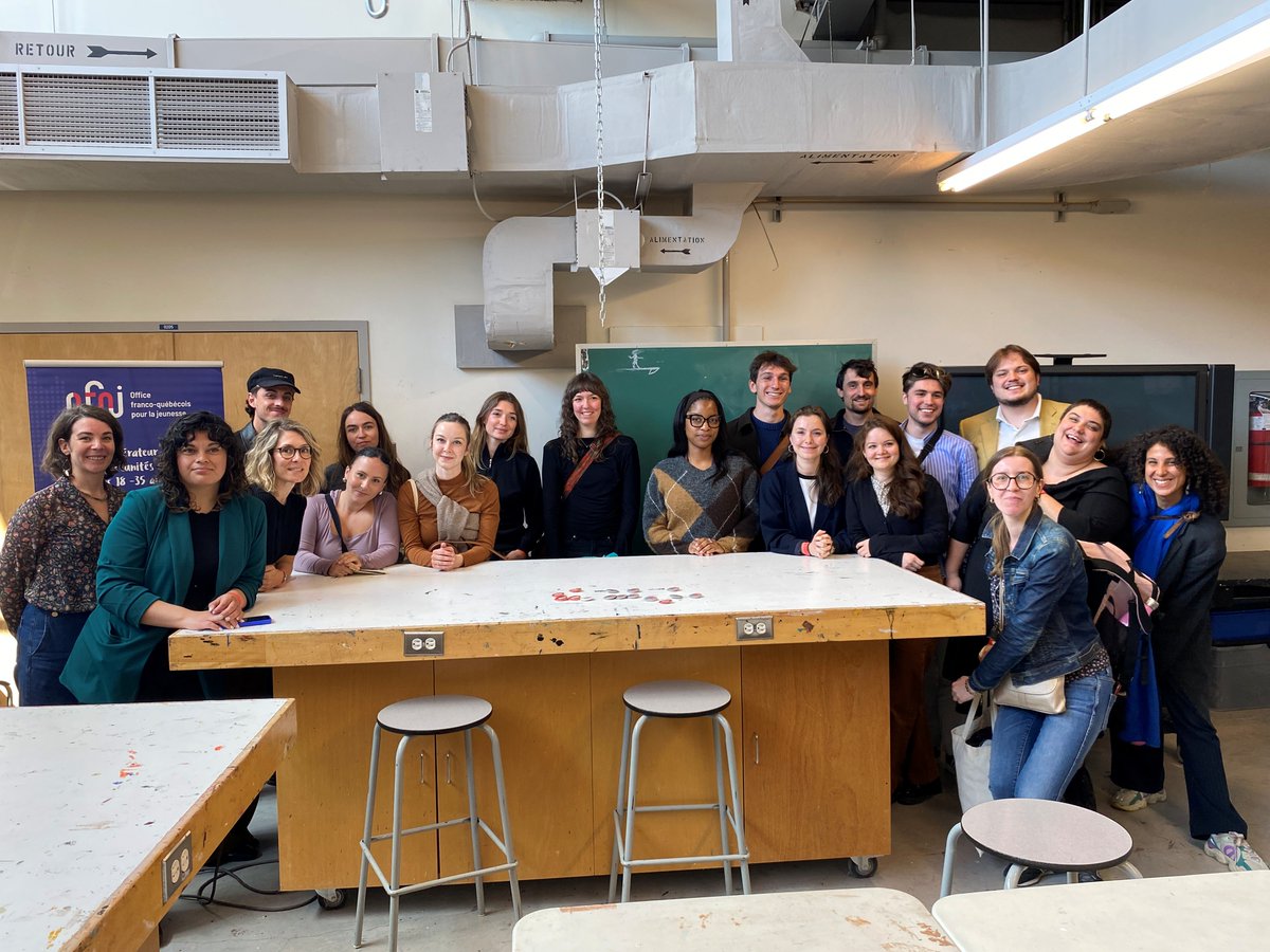 LOJIQ's tweet photo. EN DIRECT | Moment privilégié d'échange de la délégation jeunesse francophone de journalistes avec Mme Camille Pauly, Consule générale adjointe à @FranceQC 🇫🇷 et son équipe, déplacés en Gaspésie pour participer au Festival international du journalisme de Carleton-sur-Mer #FIJC2026.