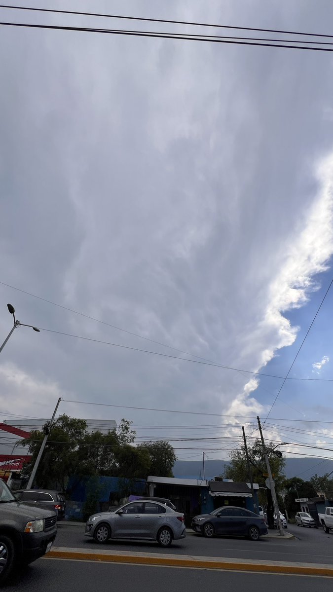 unrequestedop's tweet photo. Buenas tardes @abimaelsalas ¿de dónde proviene esta nube? Se ve interesante. https://t.co/s43iP8TX55