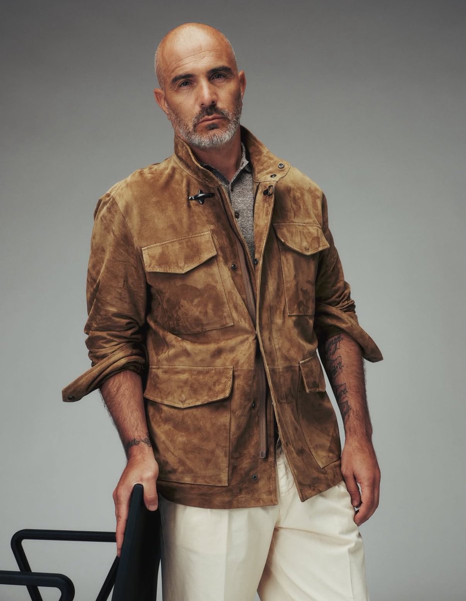 Engr_Hamzee's tweet photo. 🚨 Just in: Out of contract and job  Enzo Maresca has decided to become a model

Pep Guardiola is not leaving Manchester city, Enzo Maresca exploring other jobs at the moment👀 https://t.co/XCQ0PGm8nx