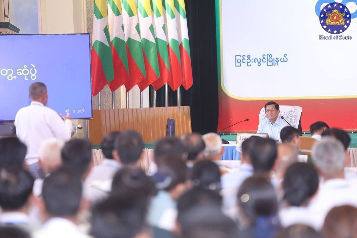 MoeSatKhinn's tweet photo. On May 16, President U Min Aung Hlaing attended the opening of 5 upgraded major avenues in Padaytha Myothit, Pyin Oo Lwin. During his visit, the President also held meetings with local community elders and #MSME entrepreneurs to discuss regional development.
#Myanmar #PyinOoLwin https://t.co/wSLsxQP5VI