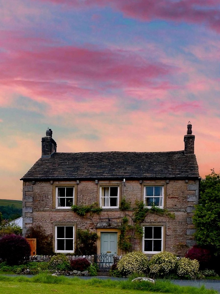 English Cottages tweet media