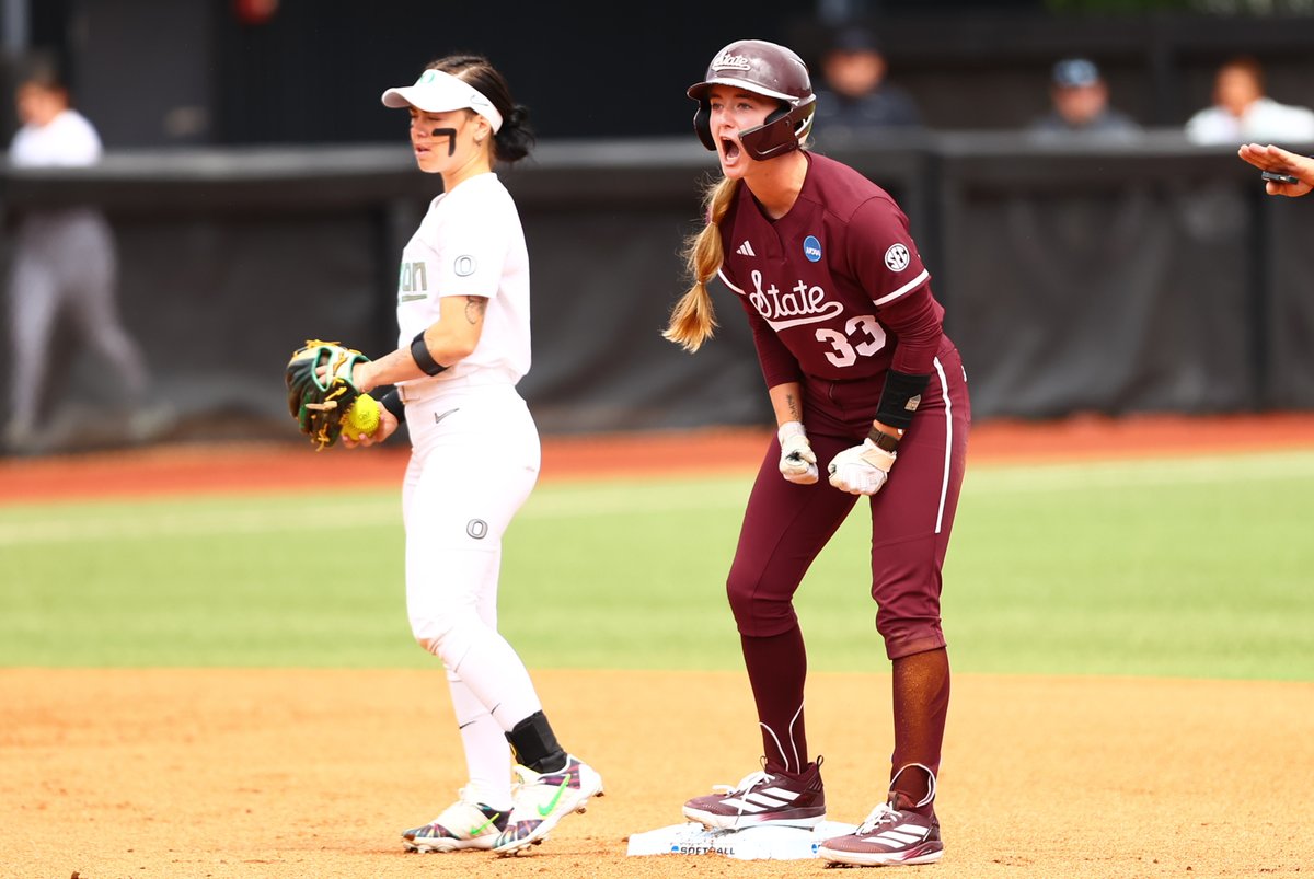 HailStateSB's tweet photo. TOP 1 | @KinleyKeller33 stays hot with her fourth postseason hit and third double!

#20 MSU: 2
#12 ORE: 0

#HailState https://t.co/xACB8K285p