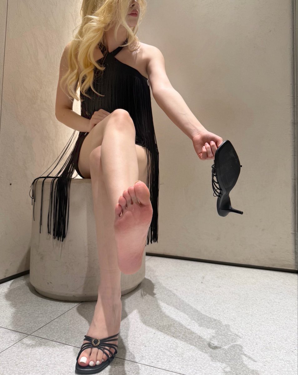 Goddess Anna🇦🇪 tweet media