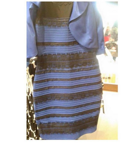 AlboranTV's tweet photo. ¿De qué color ves este vestido?  🤔 

RT: Blanco y dorado 

FAV: Negro y azul  

#Eurovisión2026 https://t.co/gqF5OGVyKm