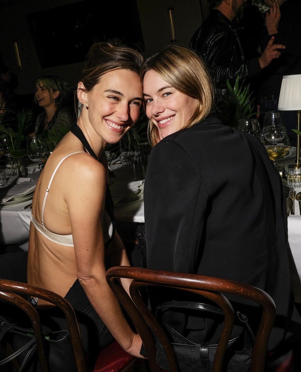DailyCamsRowe's tweet photo. Camille Rowe with Devon Lee Carlson at the Gucci Beauty event in New York!🖤
📸 @DevonCarlsonBra https://t.co/0HCWaX7fwm