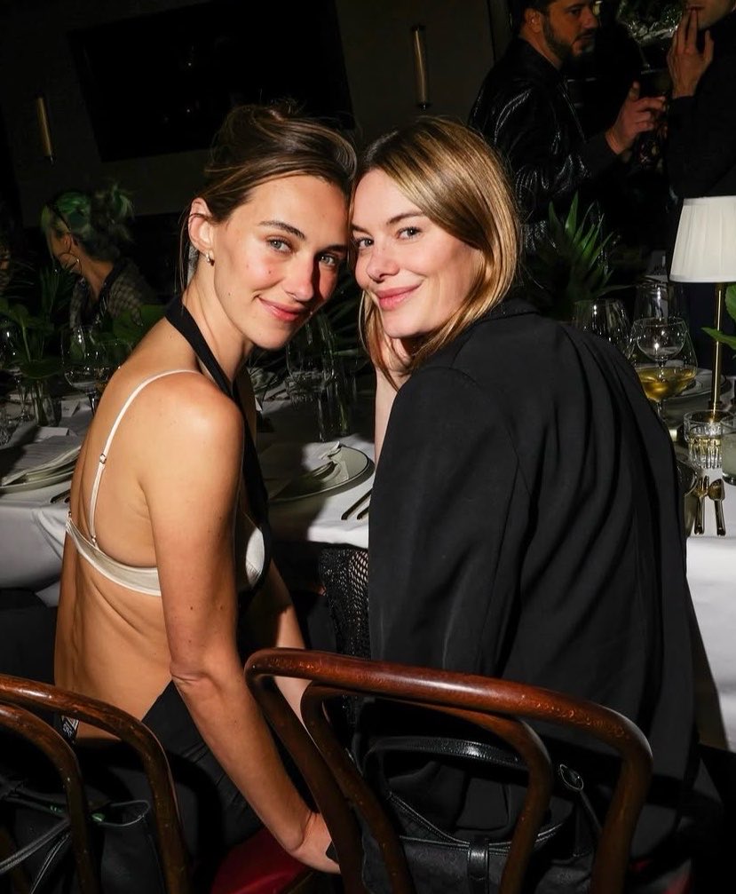 DailyCamsRowe's tweet photo. Camille Rowe with Devon Lee Carlson at the Gucci Beauty event in New York!🖤
📸 @DevonCarlsonBra https://t.co/0HCWaX7fwm