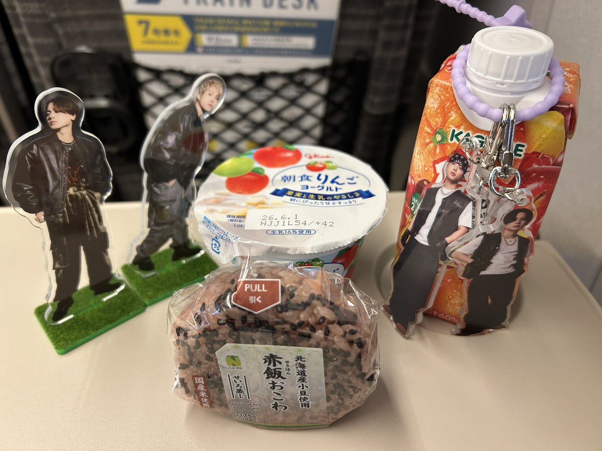 ettsusaco's tweet photo. ✨️出発🚄✨️
駅にはちらほらべすち。
久々のボッチ参戦🔥

もう既に浮かれポンチ💦
ヨーグルトのスプーンもらったか分からなーーーい😱
今日1日、気を引き締めて、体調管理も頑張って…とにかく楽しみたい‼️
何とか無事に過ごせますように🙏

#BEFIRST 
#BF_StadiumLive2026 https://t.co/gnRcEh41et