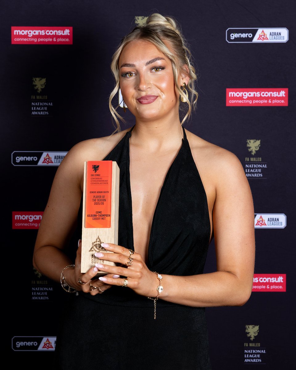 AdranLeagues's tweet photo. 🏆 CHWARAEWR Y TYMOR | PLAYER OF THE SEASON

#GeneroAdranSouth - Esme Kilburn-Thompson (@CardiffMetWFC )

#FAWNationalLeagueAwards https://t.co/qNwKZYRNrM
