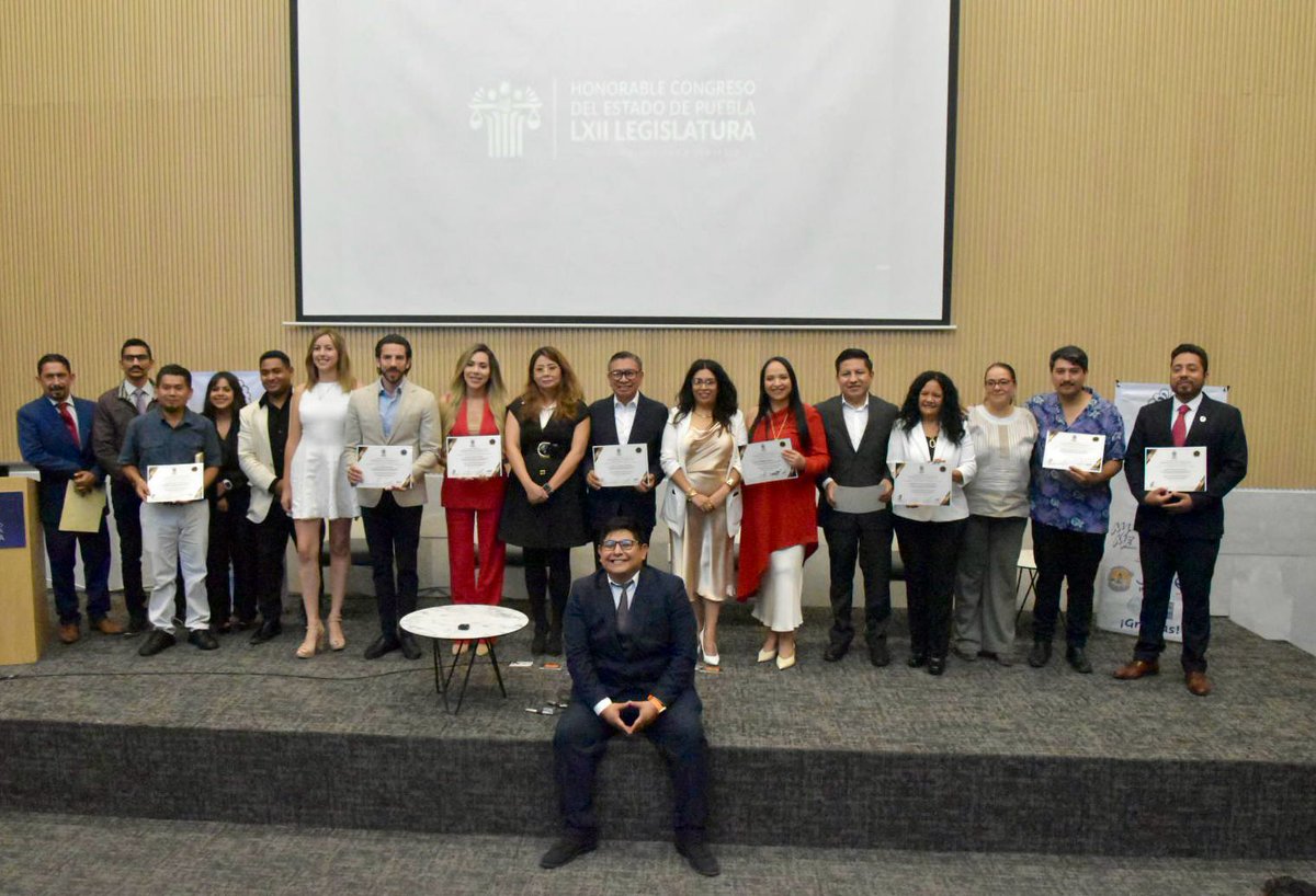 JLuis_Figueroa's tweet photo. Cerramos la conmemoración del Primer Aniversario de ICDEA Puebla, acompañando la entrega de la carta constitutiva al comité, junto a la senadora @LizSanchezSM.
Este encuentro dejó claro que cuando la sociedad civil, la academia, el sector público y la ciudadanía organizada trabajan en una misma ruta, se pueden construir mejores soluciones para #Puebla.
Agradezco el reconocimiento recibido y reitero mi compromiso de seguir impulsando, desde el Congreso, espacios de diálogo, colaboración y participación que fortalezcan el desarrollo de nuestro estado.
#FigueroaConLaGente #PueblaSur #LXIILegislatura #PorAmorAPuebla