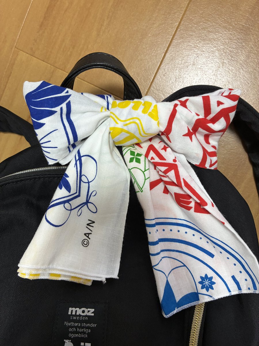 Mahiru_sleep's tweet photo. にじフェス入場特典のマルチクロスをいい感じに結びつけることに成功した✌️ https://t.co/atoLJ5YxyN