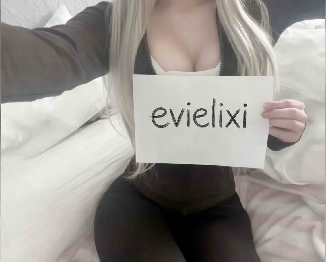 evielixi's tweet photo. #nsfwtwt #buyers #sellers #comgirl #ageplay anyone buying rn? I’m
Lonely and bored ;) https://t.co/7gsYczhYpC