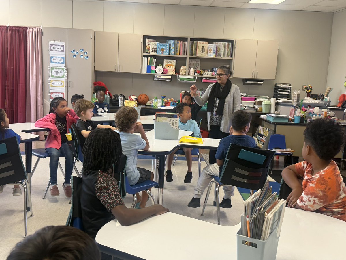 RoyalEarly's tweet photo. Thanks RES &amp; RPE for hosting Transitional Visits for our 1st Graders, who will be 2nd Graders this upcoming school year! We look forward to watching them continue to grow academically, socially, &amp; emotionally! 🤗❤️💙🩵💛 #WeAreRoyal #SuccessStartsHereAtRECC #WeAreRoyal https://t.co/zpcHnSW0QH