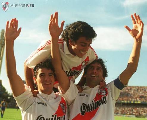 RiverPlate_hist's tweet photo. #Historial #RiverPlate #RosarioCentral 

Jugaron 174 veces en la era rentada

#River ganó 89
Empataron 50
@RosarioCentral ganó 35

@RiverPlate arriba +54 partidos.

En duelos mano a mano el millonario lidera 6-5 frente al canalla (2 finales ganadas por River) https://t.co/14j0L9ayPt