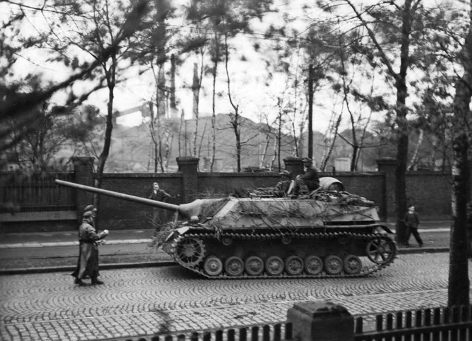 Tank Archives tweet media