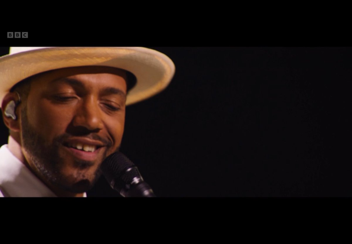 KDCunliffe's tweet photo. Cesar Sampson (with some help from Billy Joel) has just blown everything else out of the water.
Brilliant performance.
THAT is how it’s done.
#esc2026 #esc #billyjoel #Eurovisión2026 #eurovision #bbceurovision #cesarsampson #billyjoel https://t.co/0POlktjoon