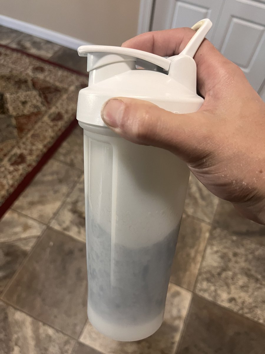DHPeat's tweet photo. it’s chest and bicep day so you know i’m rocking a coca cola with some mighty salts.

pump was phenomenal @MightySaltsCo https://t.co/5ZBBtolGLk