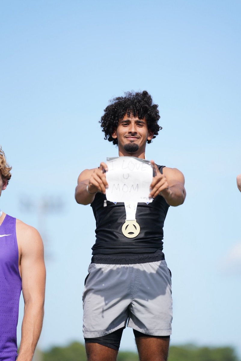 UWGTrack's tweet photo. KAREEM NAZIM WINS GOLD IN POLE VAULT 

16 ft. ‼️

#BuiltForMore https://t.co/jQJs6hi5uM