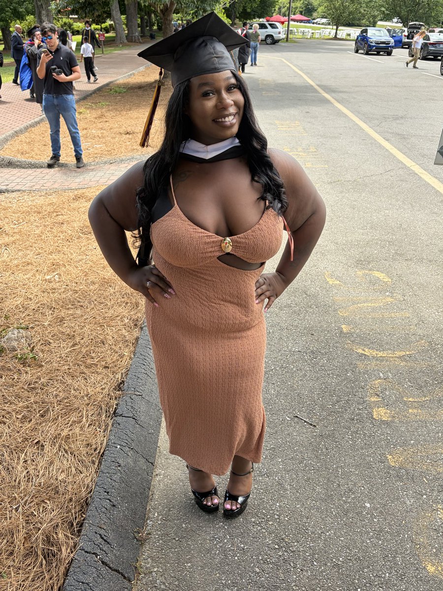 ambrenee_'s tweet photo. 2 down 1 more to go🎓🤭🩷🩷🩷🥰🥰 #congratstome #daddywemadeit https://t.co/POOVw332CF