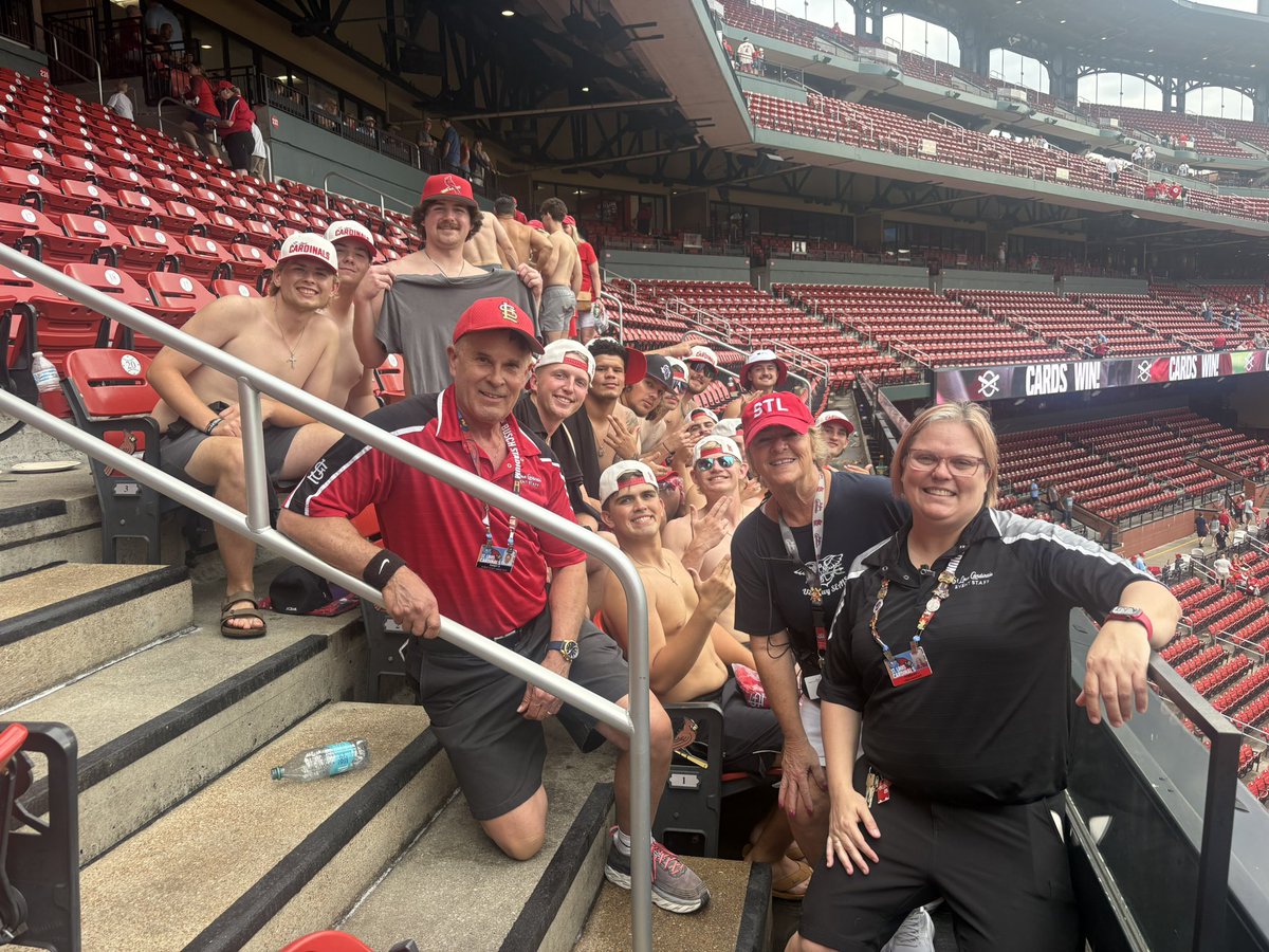 TARPS OFF AT BUSCH tweet media