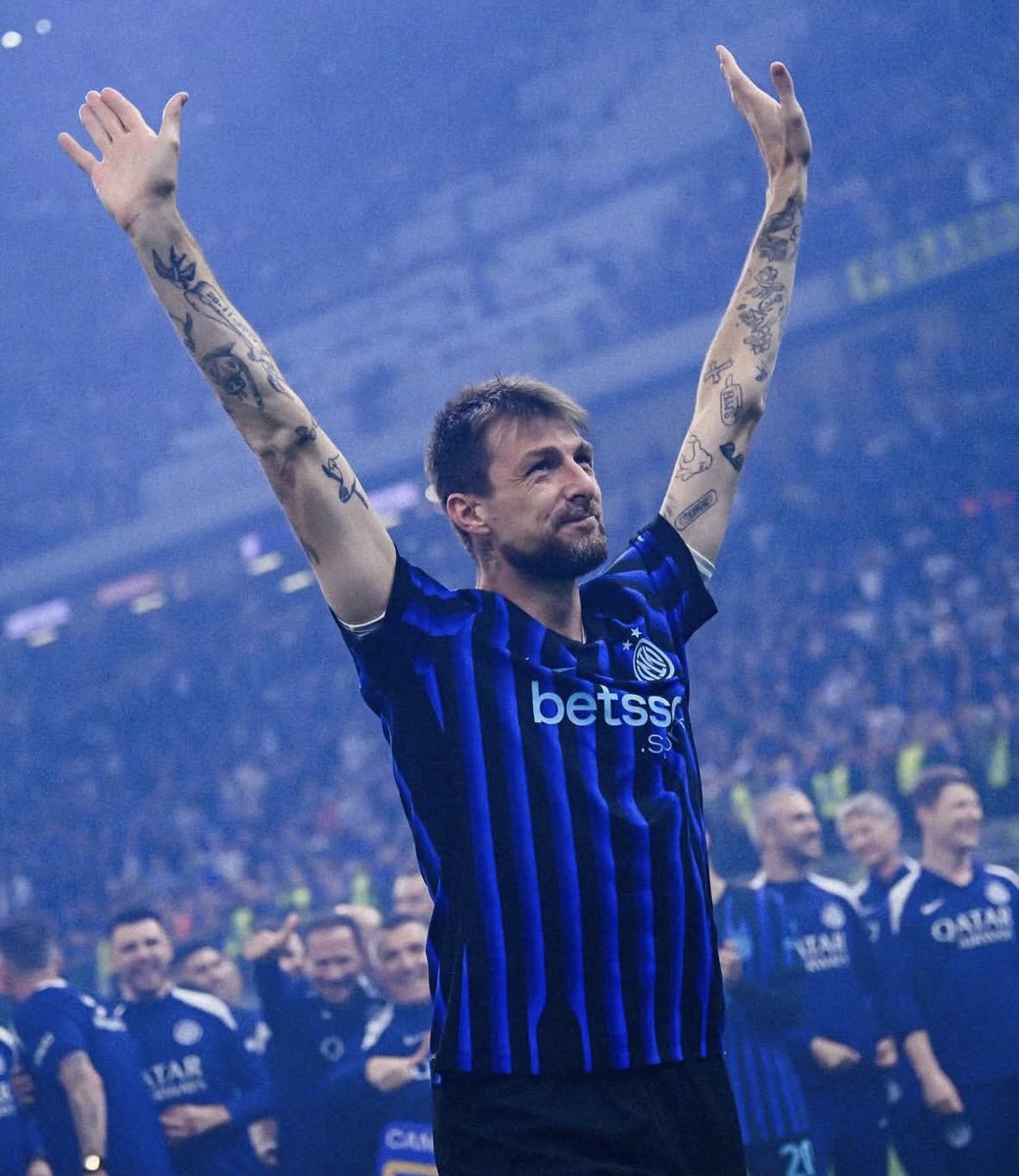 FCIM_World's tweet photo. لاغازيتا:

"غداً الرقصة الأخيرة لأتشيربي في سان سيرو"🥲🖤💙 https://t.co/dn5T1TlZpc