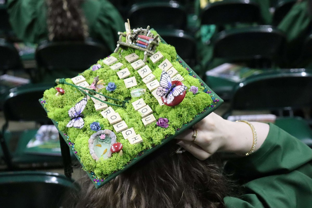 GeorgeMasonCHSS's tweet photo. Another round of applause for CHSS' newest alumni! 👏🎓

Congratulations #Mason2026! We are so honored to be a part of your academic journey. 💚💛

#MasonGrad #MasonNation #MasonAlumni https://t.co/1qNfvDMUuH