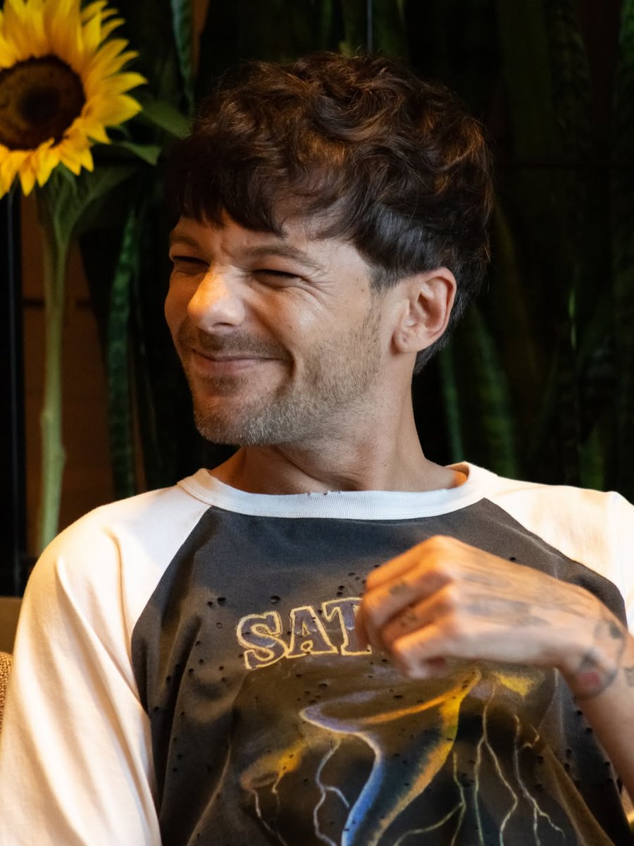 World Tomlinson tweet media