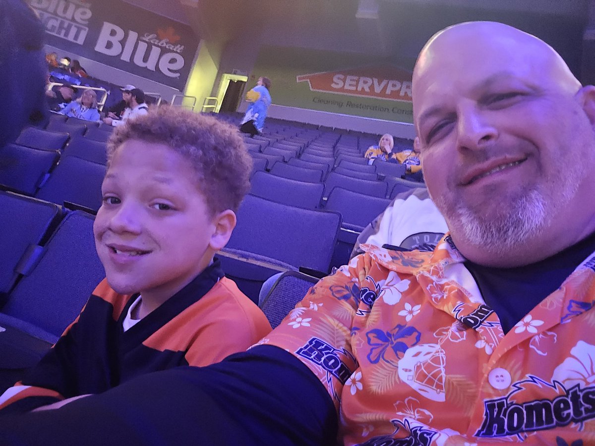 SamSprunger1's tweet photo. We certainly are NOT the only @FWKomets fans here tonight!
Let's win it tonight!
#LetsGoKomets https://t.co/W3HZ6toivK