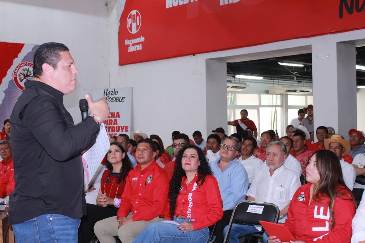 ChiapasPRI's tweet photo. La Asamblea que hoy tuvimos, no fue para aplaudirnos, sino para organizarnos y trabajar. 
Con unidad interna, con respeto a la militancia y con un solo compromiso: Defender las causas de las familias chiapanecas.

El PRI está de pie. El PRI está listo. https://t.co/phDGhUMLMU