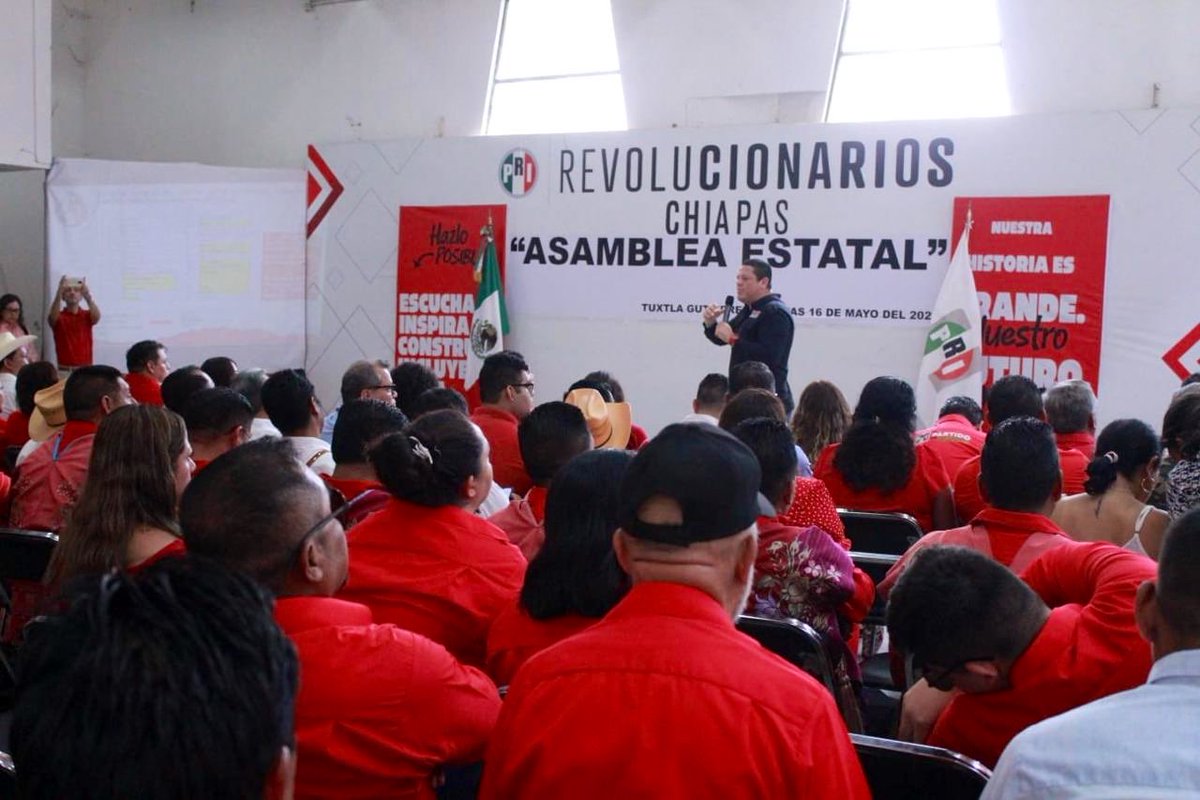 ChiapasPRI's tweet photo. La Asamblea que hoy tuvimos, no fue para aplaudirnos, sino para organizarnos y trabajar. 
Con unidad interna, con respeto a la militancia y con un solo compromiso: Defender las causas de las familias chiapanecas.

El PRI está de pie. El PRI está listo. https://t.co/phDGhUMLMU