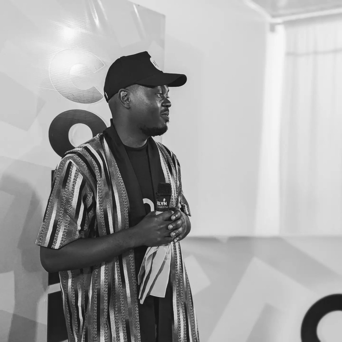 dnsidpmdge's tweet photo. Après la plume vient le beau chant.
.🥷🏾
.♣️
.🪃
C'était le Jocelyn Comedy Club #Mai
#MesExceptionnels #DPMDGE #Boumerang
@JocelynDOGBO
@lerouugee https://t.co/H8X3vfwujf