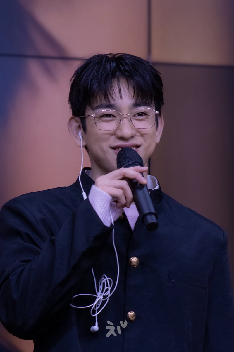 c ;ㅅ; tweet media
