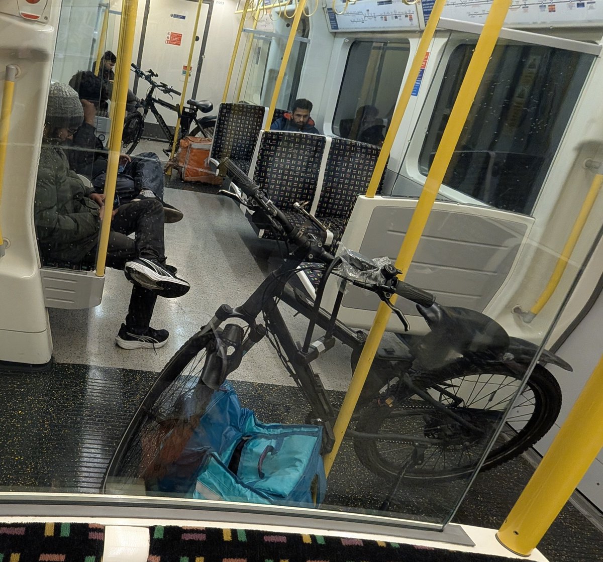 AndyHarrisonMBE's tweet photo. @TfL - How have 2 delivery riders (1 @JustEatUK &amp; 1 @Deliveroo ) been allowed through the gates with electric bikes????

Both got on the Metropolitan Line together at Euston Square https://t.co/zBhiMFW4xd