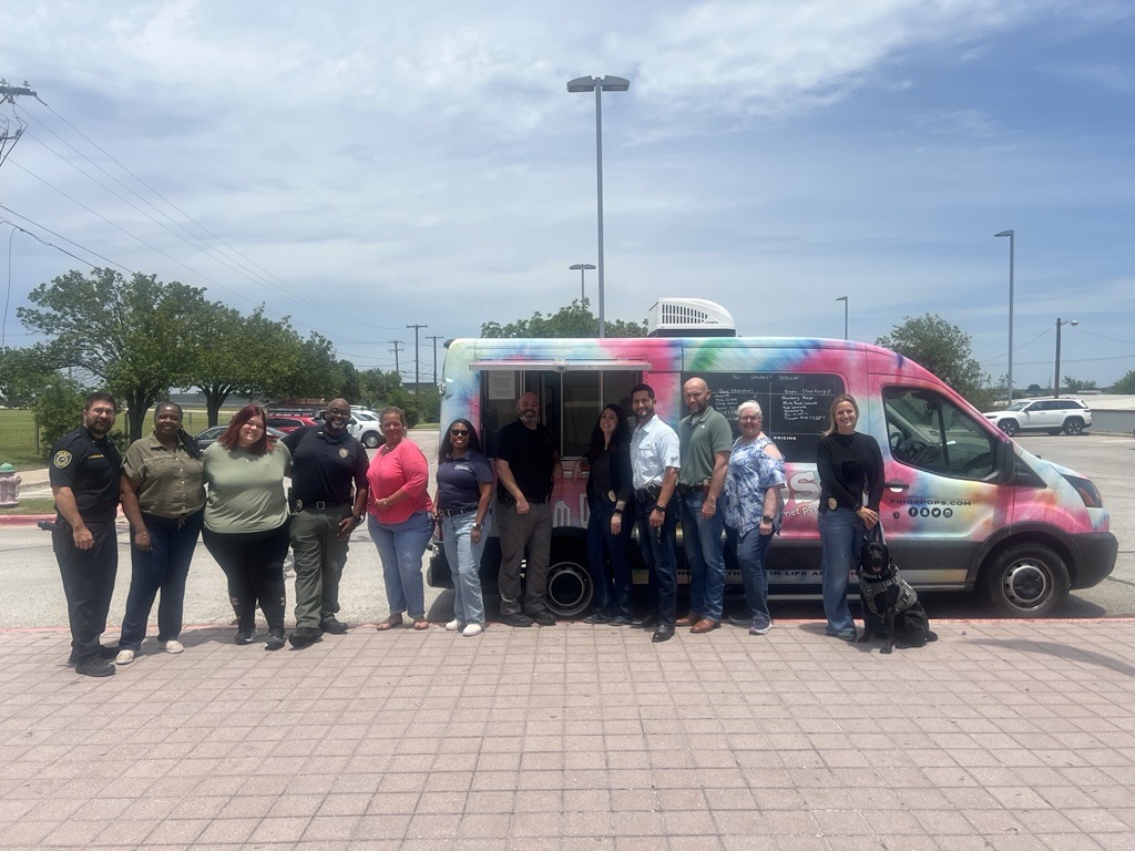 Pf_Police's tweet photo. We're incredibly grateful for the support shown to us during #NationalPoliceWeek! Thanks to the @rrexpress for hosting an amazing First Responders Night and thanks to the incredible team at Tru/Home 2 Pflugerville hotel for treating us to delicious treats from @FriosPops! https://t.co/hVdBkclYFp