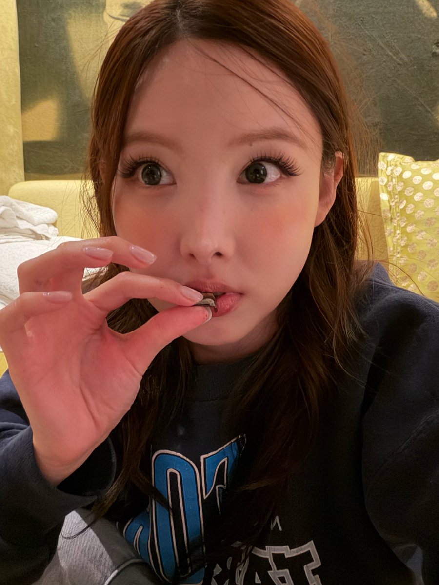 나연🫧 tweet media