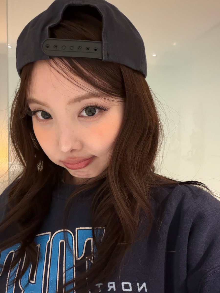 나연🫧 tweet media