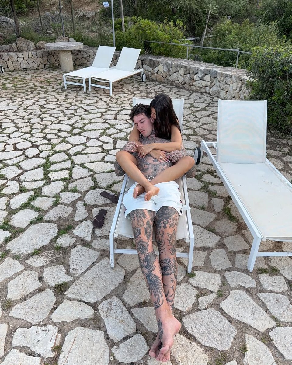 softcoregrey's tweet photo. Happiest of birthdays to my beautiful wife and the reason I’m a father. You’re such a beautiful soul and I worship the ground you walk on. I’m so thankful for you being in my life and loving me. I hope this day is filled with joys. I love you my sweet flower. https://t.co/PhOQAvcShD