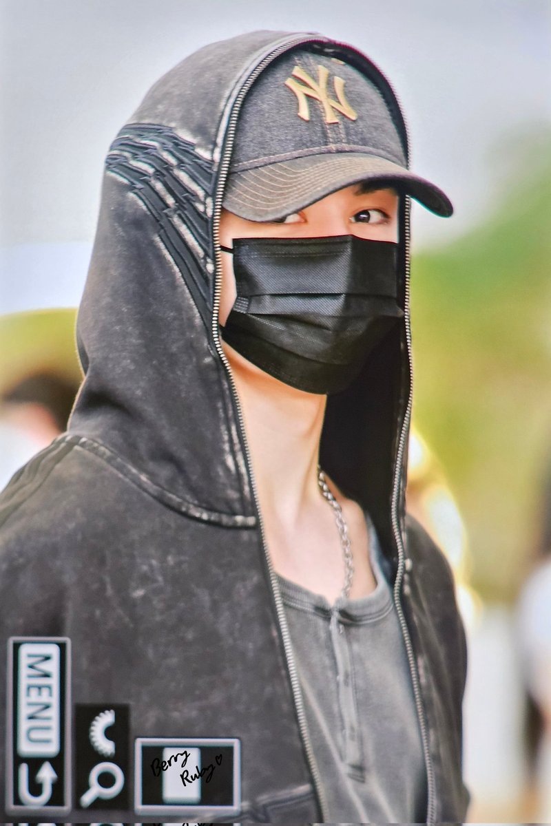 BerryRuby627's tweet photo. 20260517 GMP -> HND

#AxMxP #에이엠피 #CRU #크루 https://t.co/8KdUSXMybM