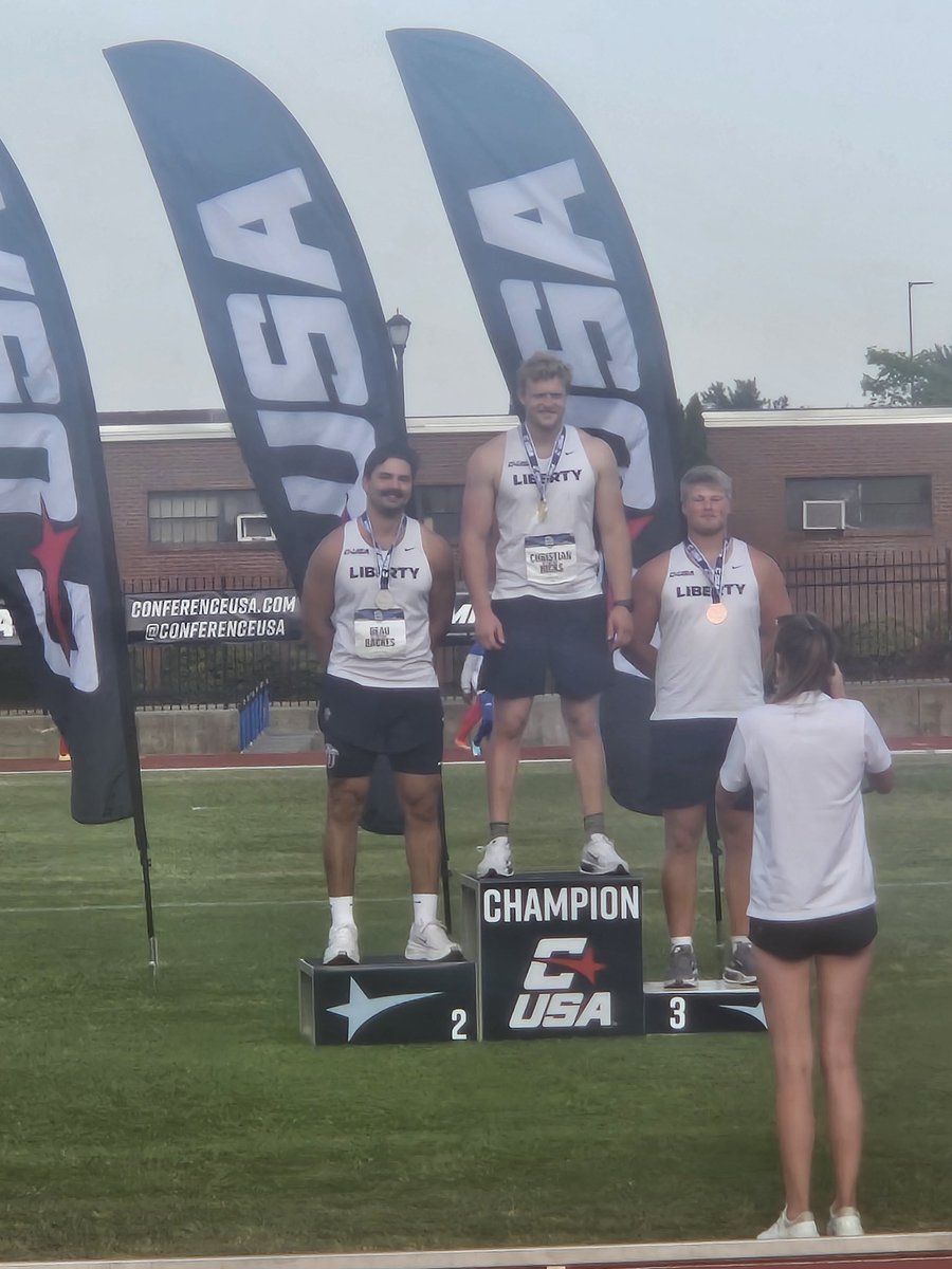 Eric_Vandy23's tweet photo. 3rd place discus! https://t.co/b7nfyVI9JF