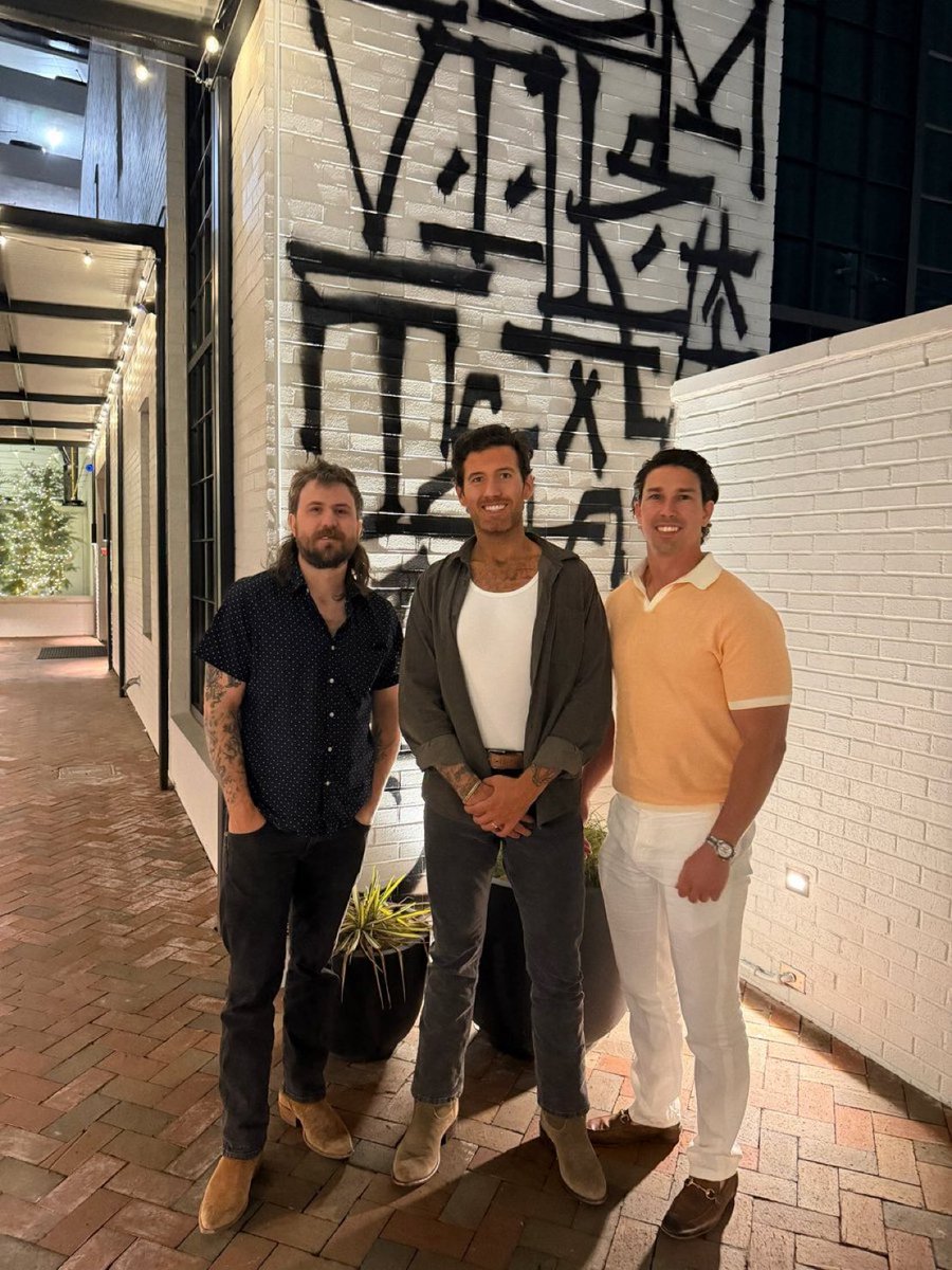NotoriousAlphaa's tweet photo. The artwork on the wall is actually my trading strategy https://t.co/ao7a9bm9sh