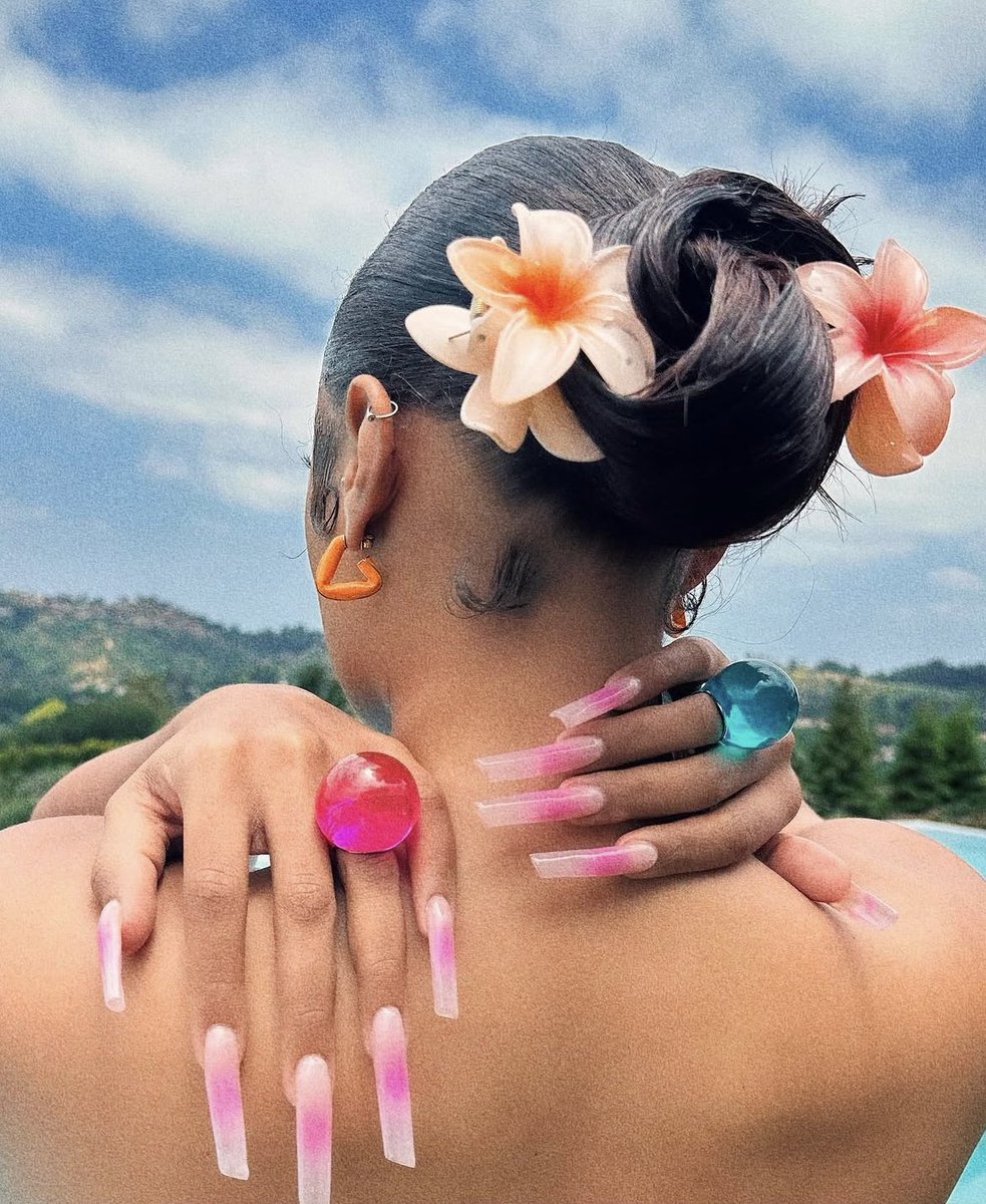 𝐇★𝐓 𝐆𝐈𝐑𝐋 🎱🍒🌸🥂🐆 tweet media