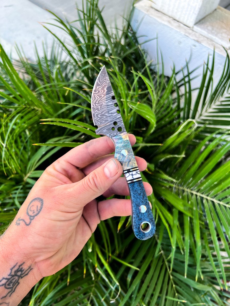 griptecofficial's tweet photo. Maker of the Week: Jordan Lenz of Jurassic Knife Works

Jordan reaches for GripX™ for segmented builds. Fresh look over traditional materials and easy workflow. This build shows why: flat ready-to-work scales, minimal prep, easy sanding, and strong grip at 400 grit. https://t.co/yVHFv5lnlw
