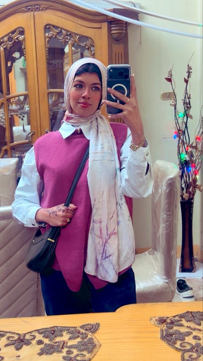 walidelbaz's tweet photo. الدكتورة بتسال مريم فى امتحان الشفوى
ايه اول حاجة بنعملها للست بعد الولاده
قالتلها البيبى ينزل من هما نحط مكانه فرخة من هنا
تقريباً الدكتورة نجحتها عندا فى نظام الطيبات https://t.co/6AZNv87z1a