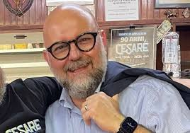 MarcelloCresce2's tweet photo. E' tutto sotto controllo disse questo passante. Purtroppo non è un passante ma il Sindaco di Modena. La Sinistra è questa. https://t.co/Ja5hd6qDMc