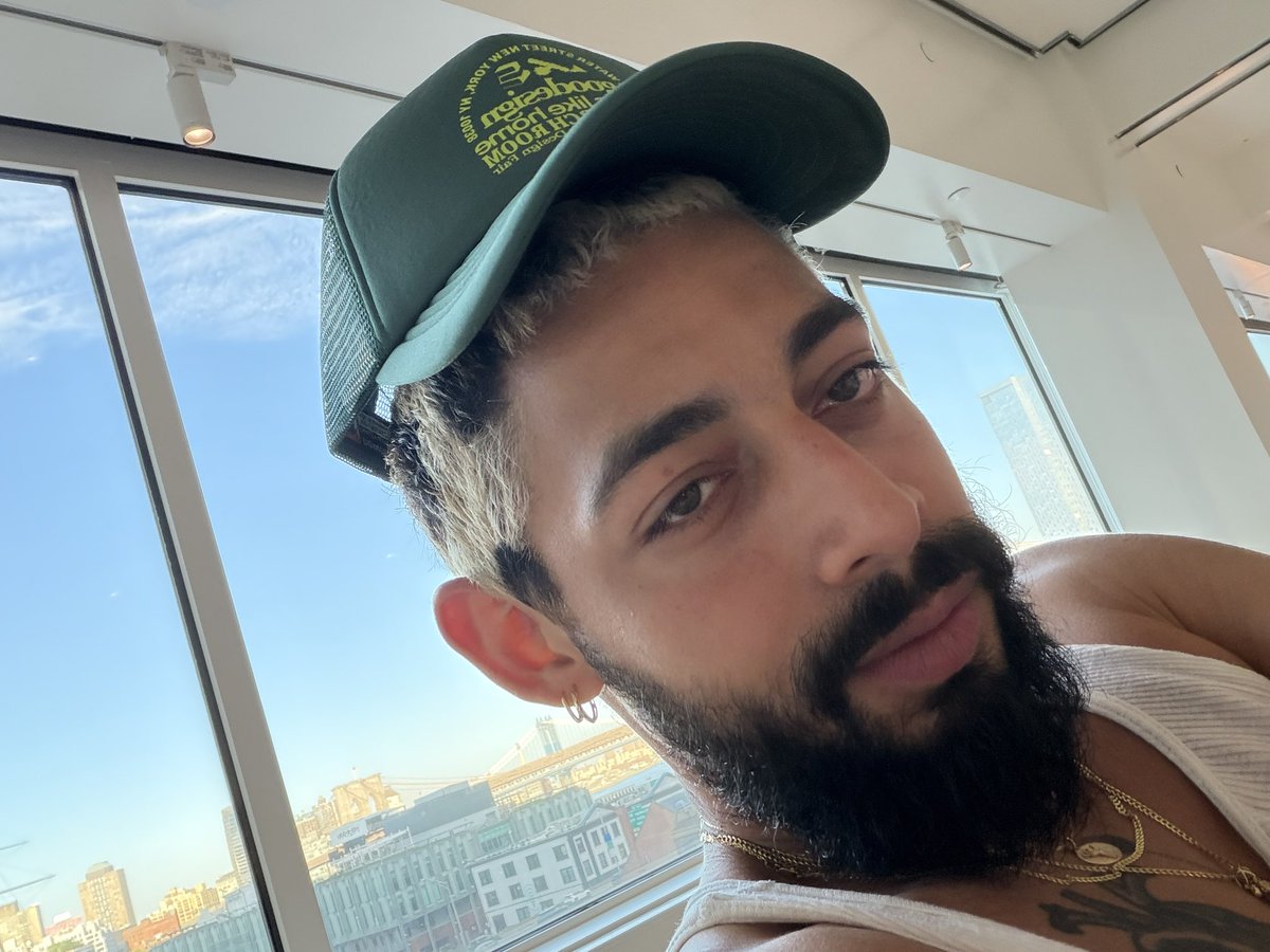 dom tweet media